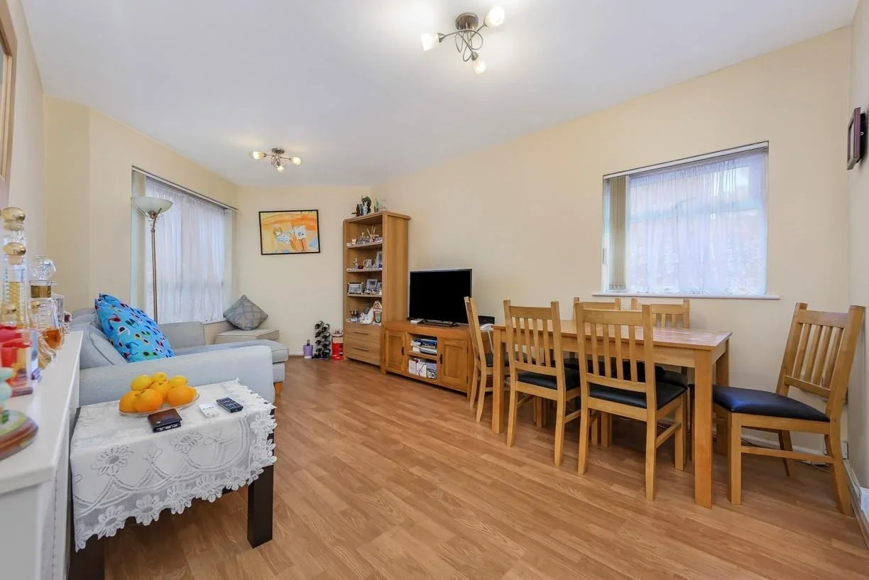 Flat Warsaw Close in Greater London