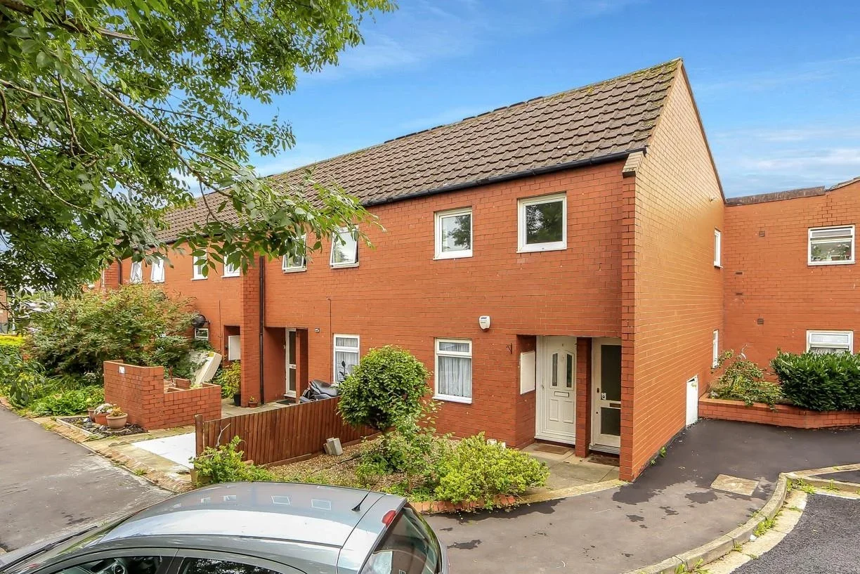 Flat Warsaw Close in Greater London