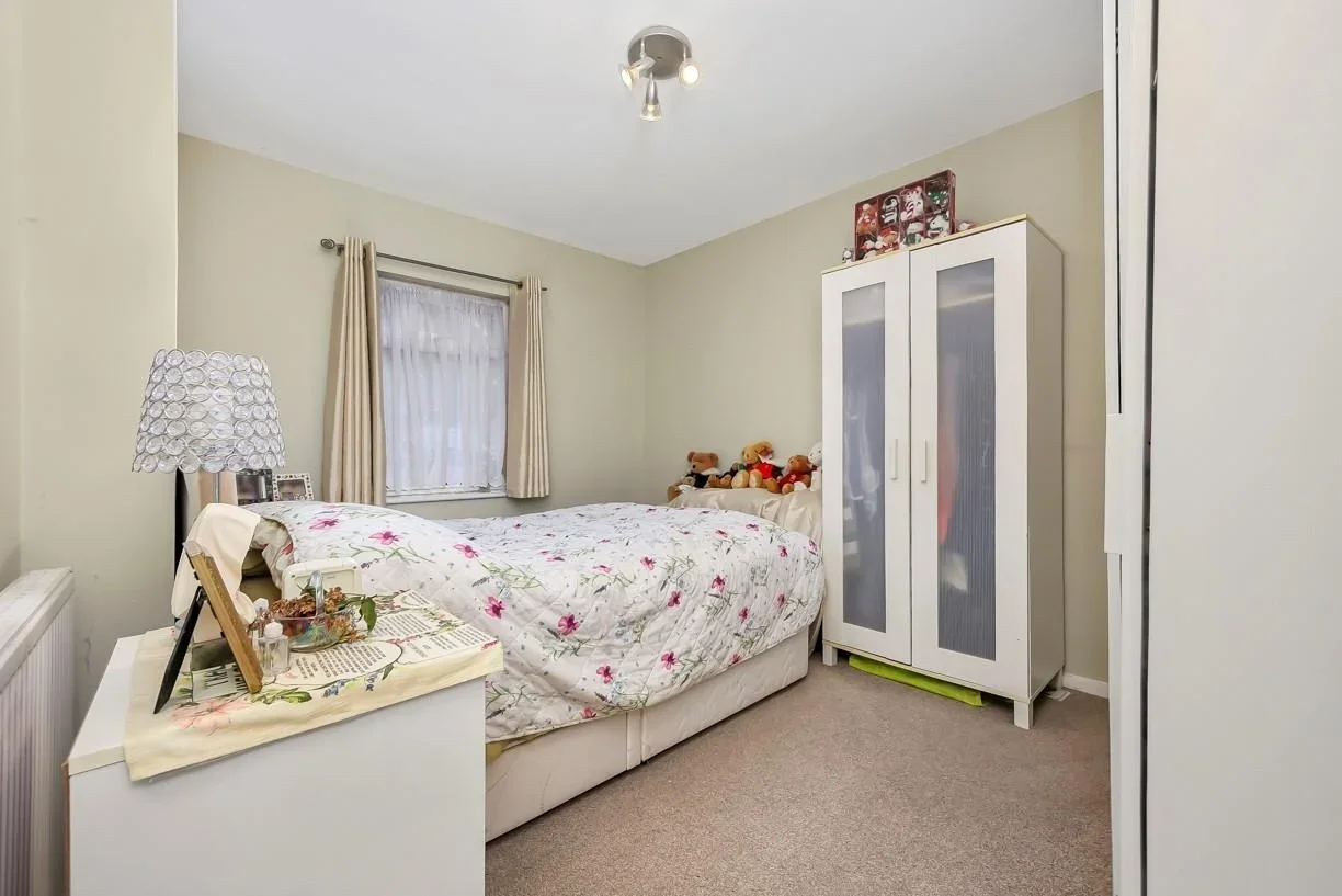 Flat Warsaw Close in Greater London