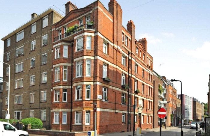 Flat Red Lion Square in Greater London