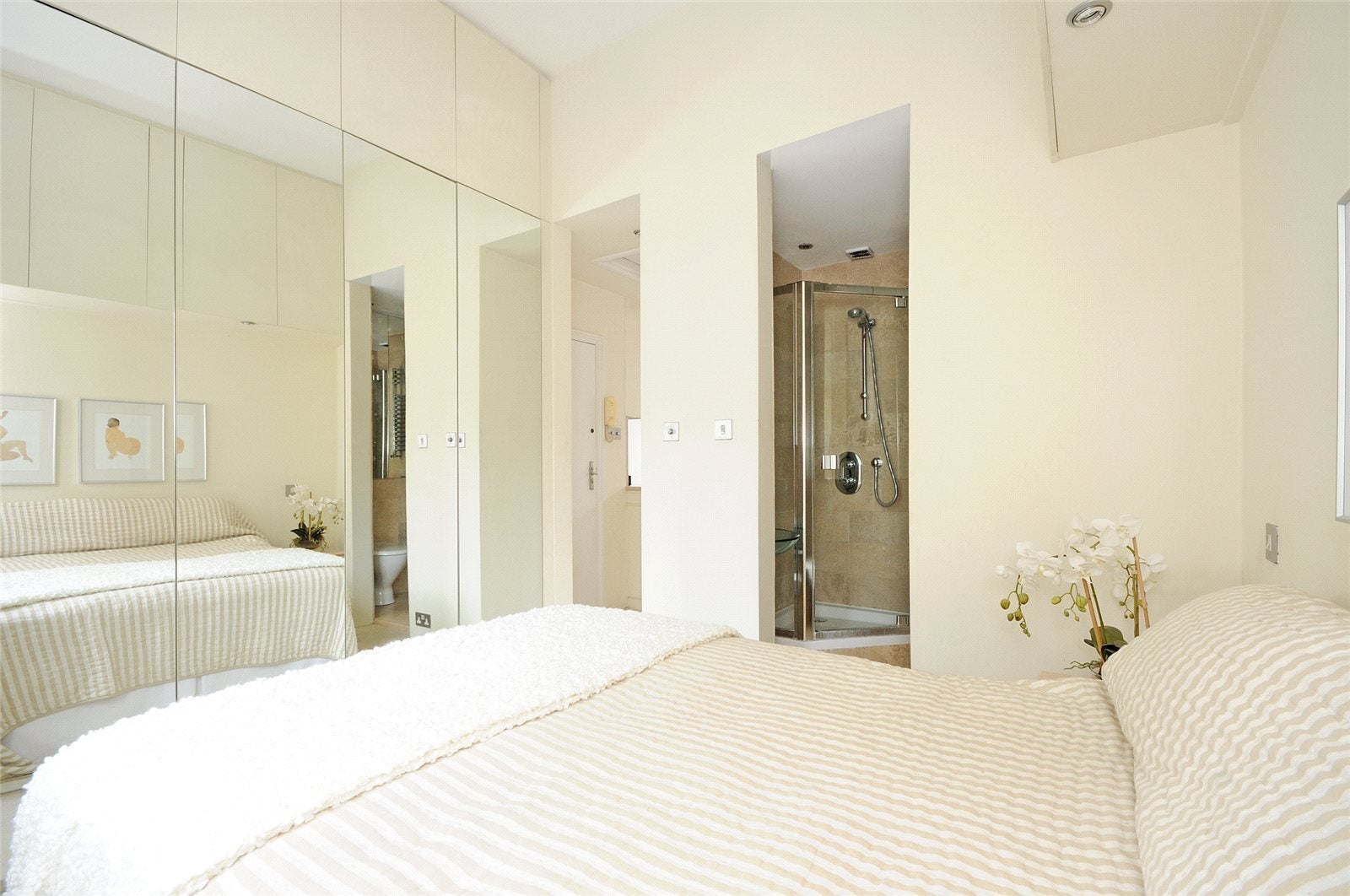Flat Ebury Street in City of Westminster