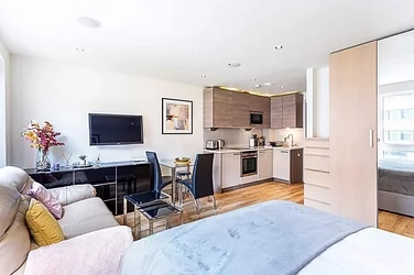 Flat Bishop's Avenue in London