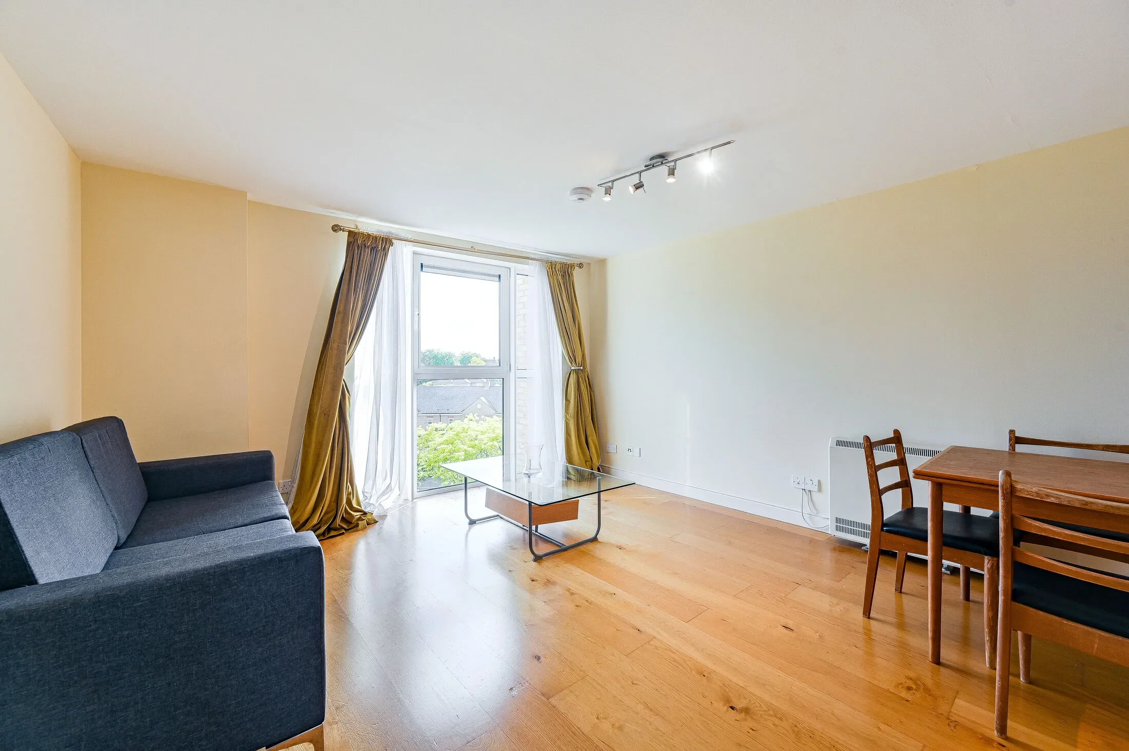 Flat Marlowe Path in Greater London