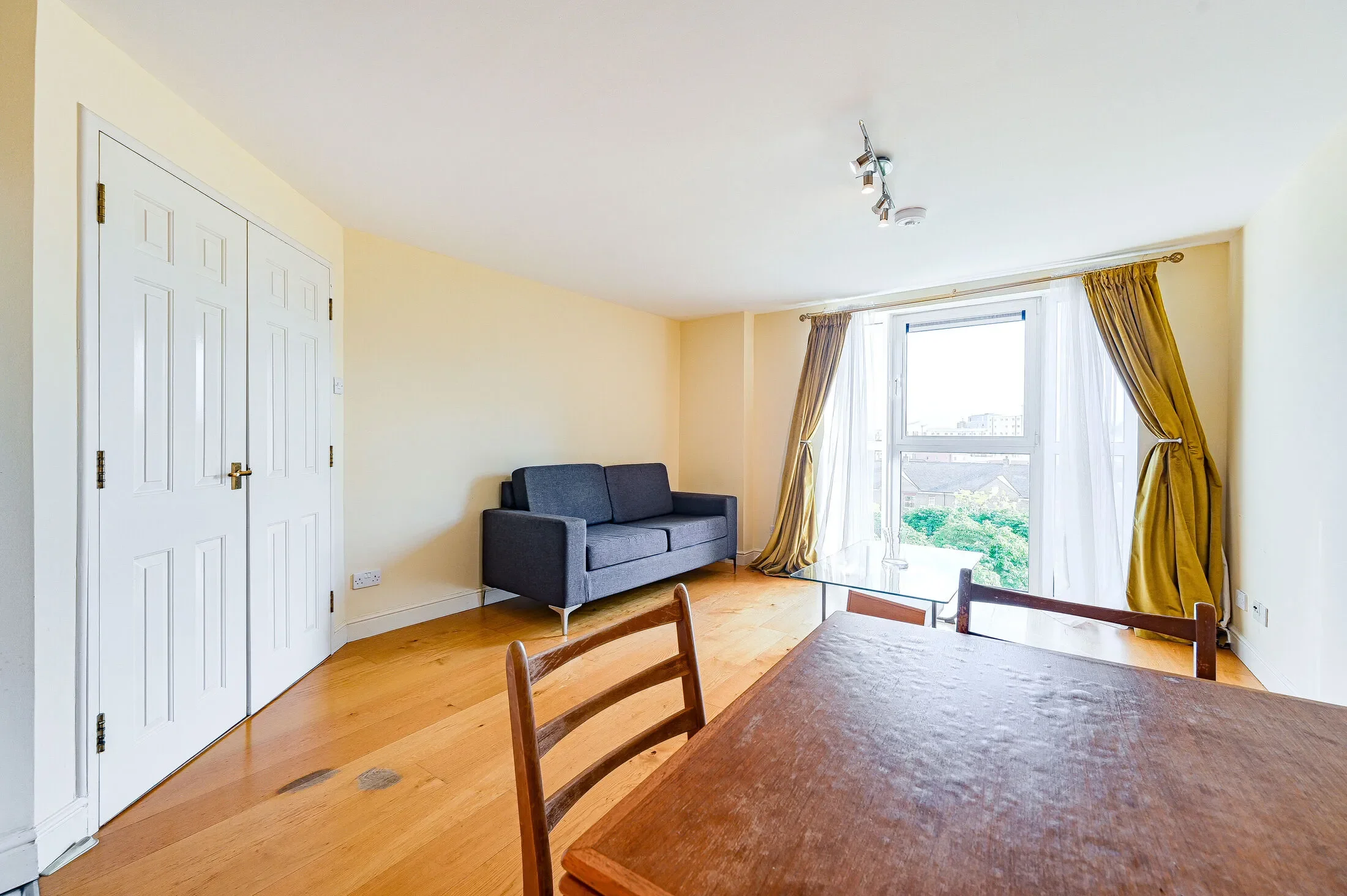 Flat Marlowe Path in Greater London