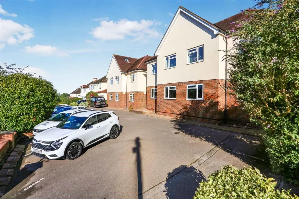 Flat Warren Road in Reigate and Banstead
