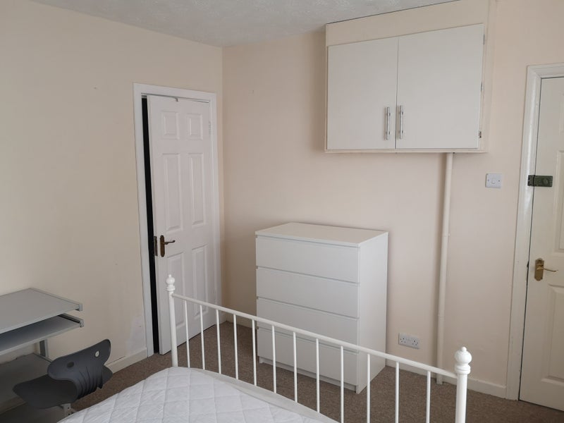 Room Charles Road in Bristol