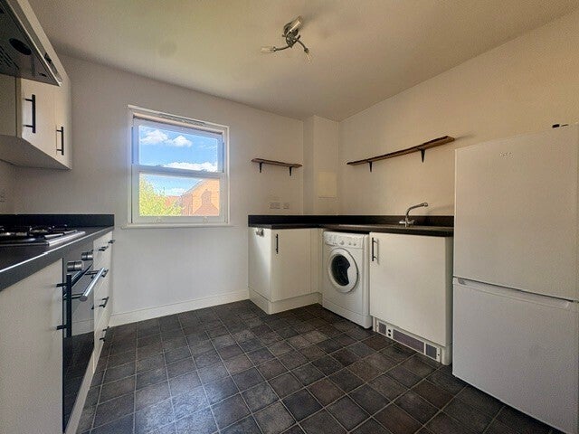 Flat East Wichel Way in Swindon