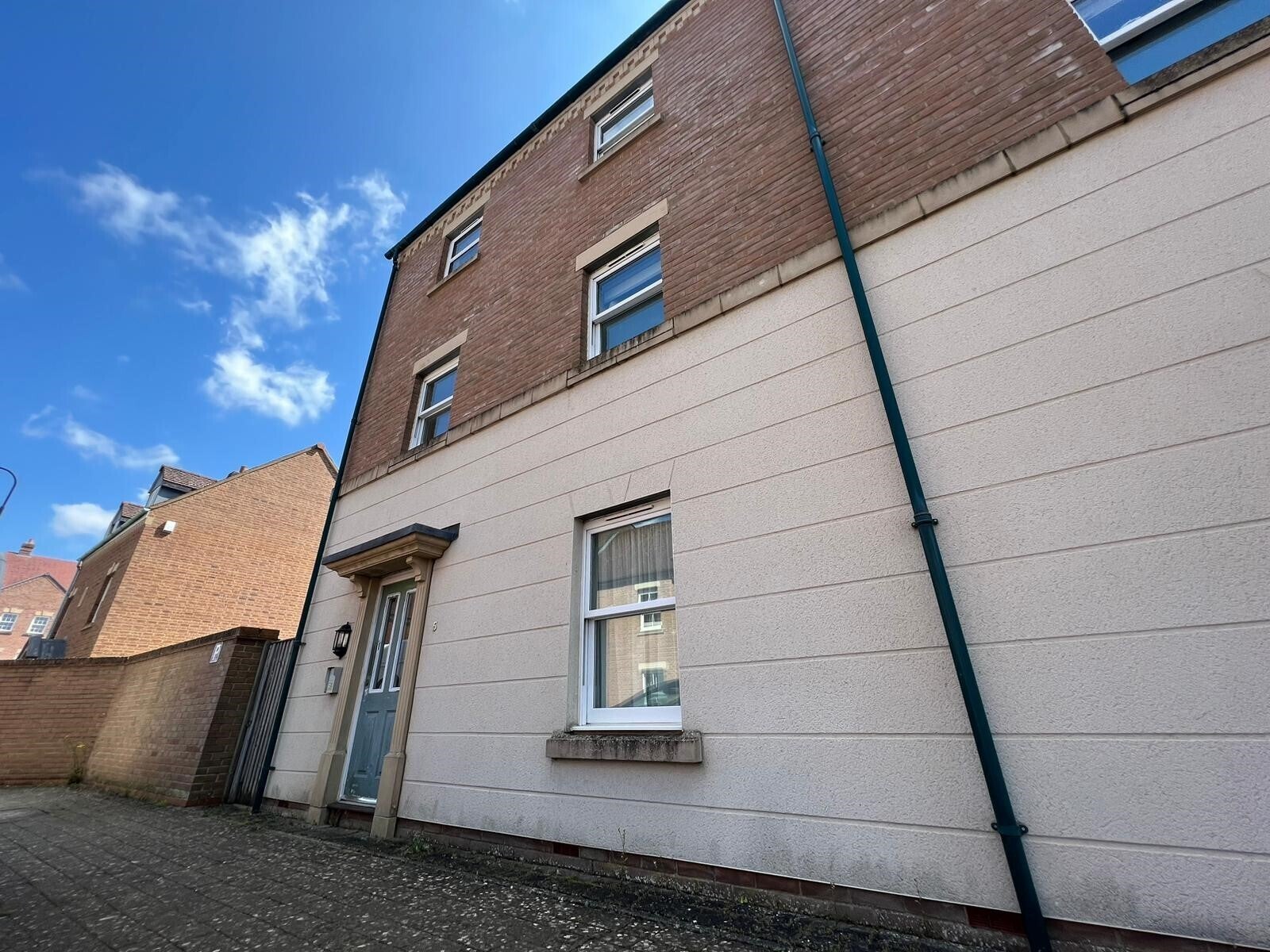 Flat East Wichel Way in Swindon