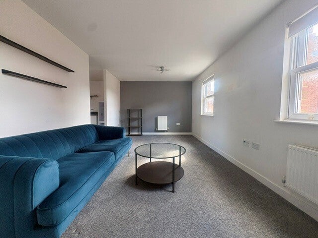 Flat East Wichel Way in Swindon