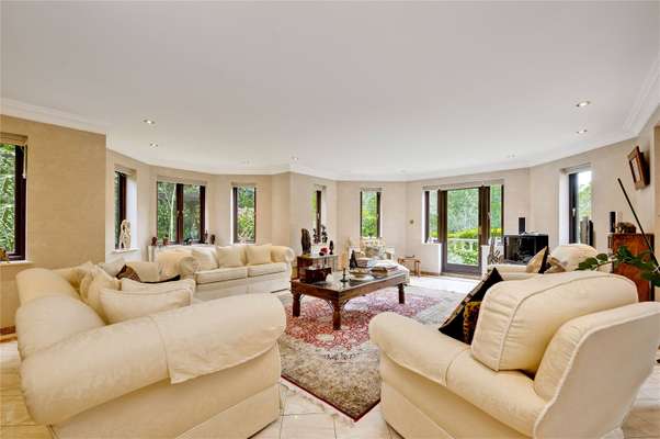 House Dragon Lane in Elmbridge
