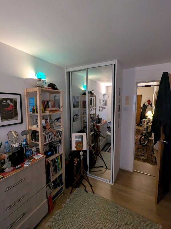Room Cable Street in Greater London