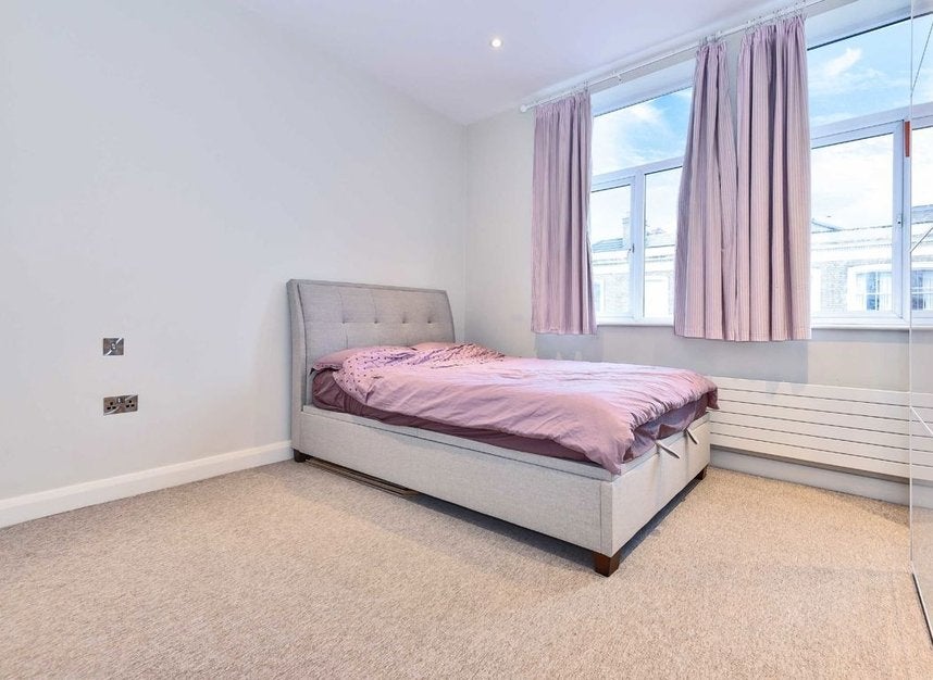 Flat Putney High Street in Greater London
