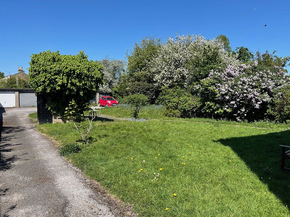 Flat Hainault Road in Greater London