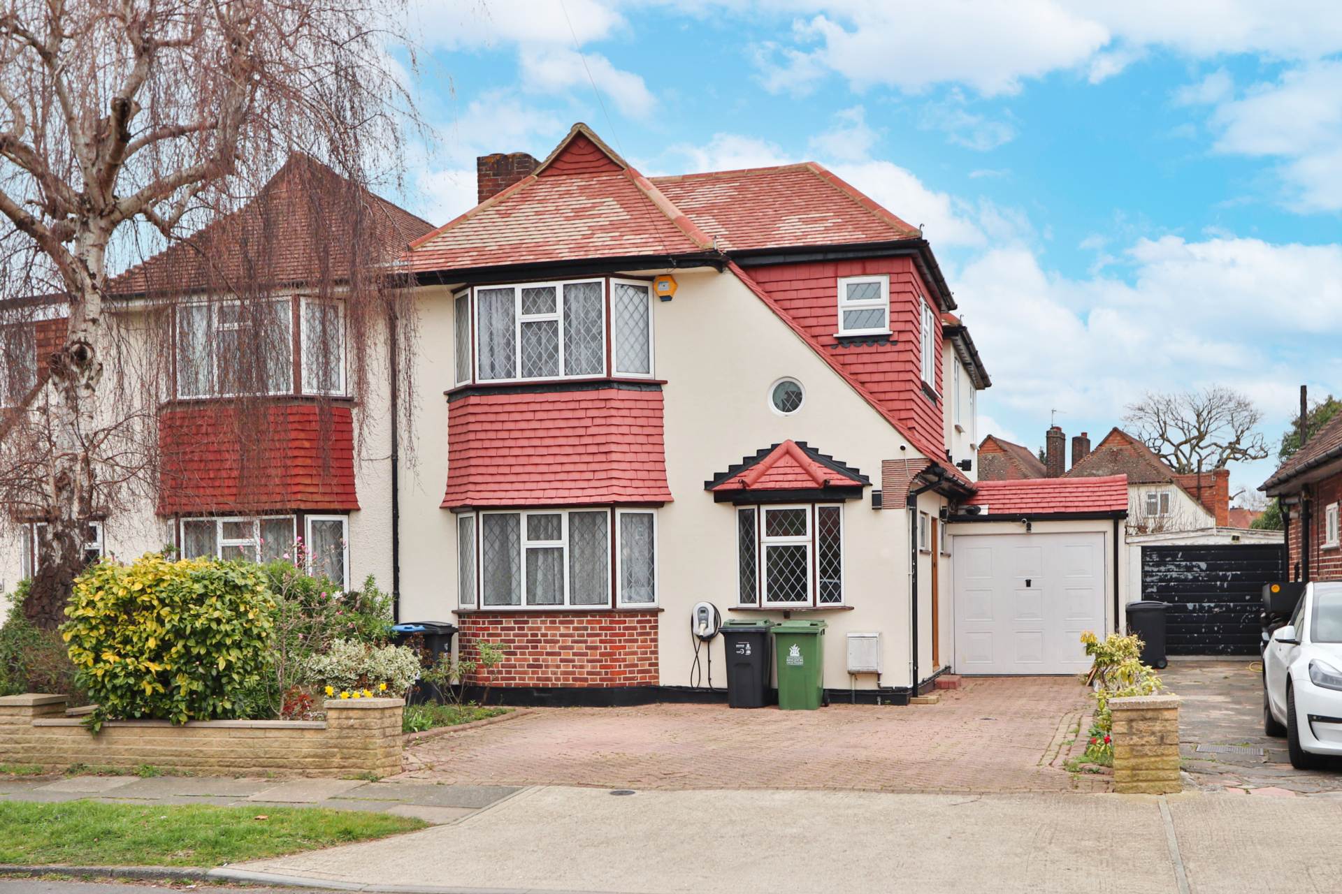 House Lawrence Avenue in London