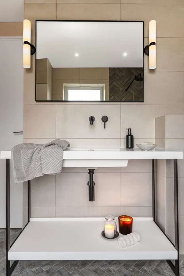 Flat Nuttall Street in Greater London