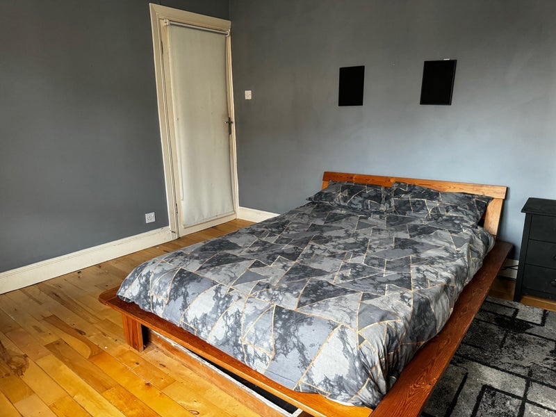 Room Tobago Place in Glasgow
