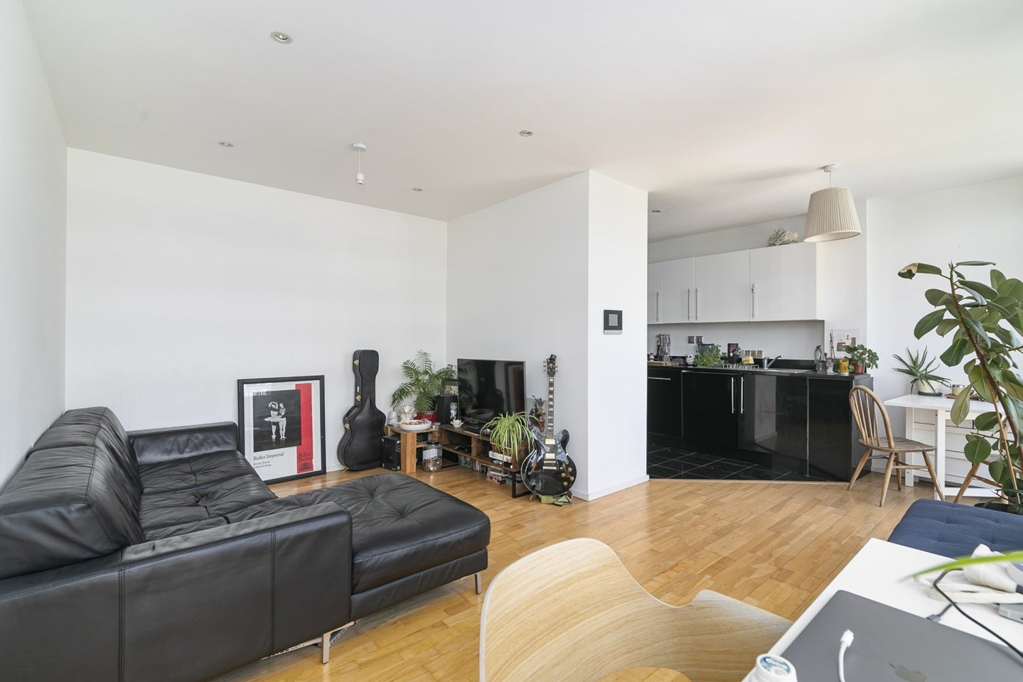 Flat Headlam Street in Greater London