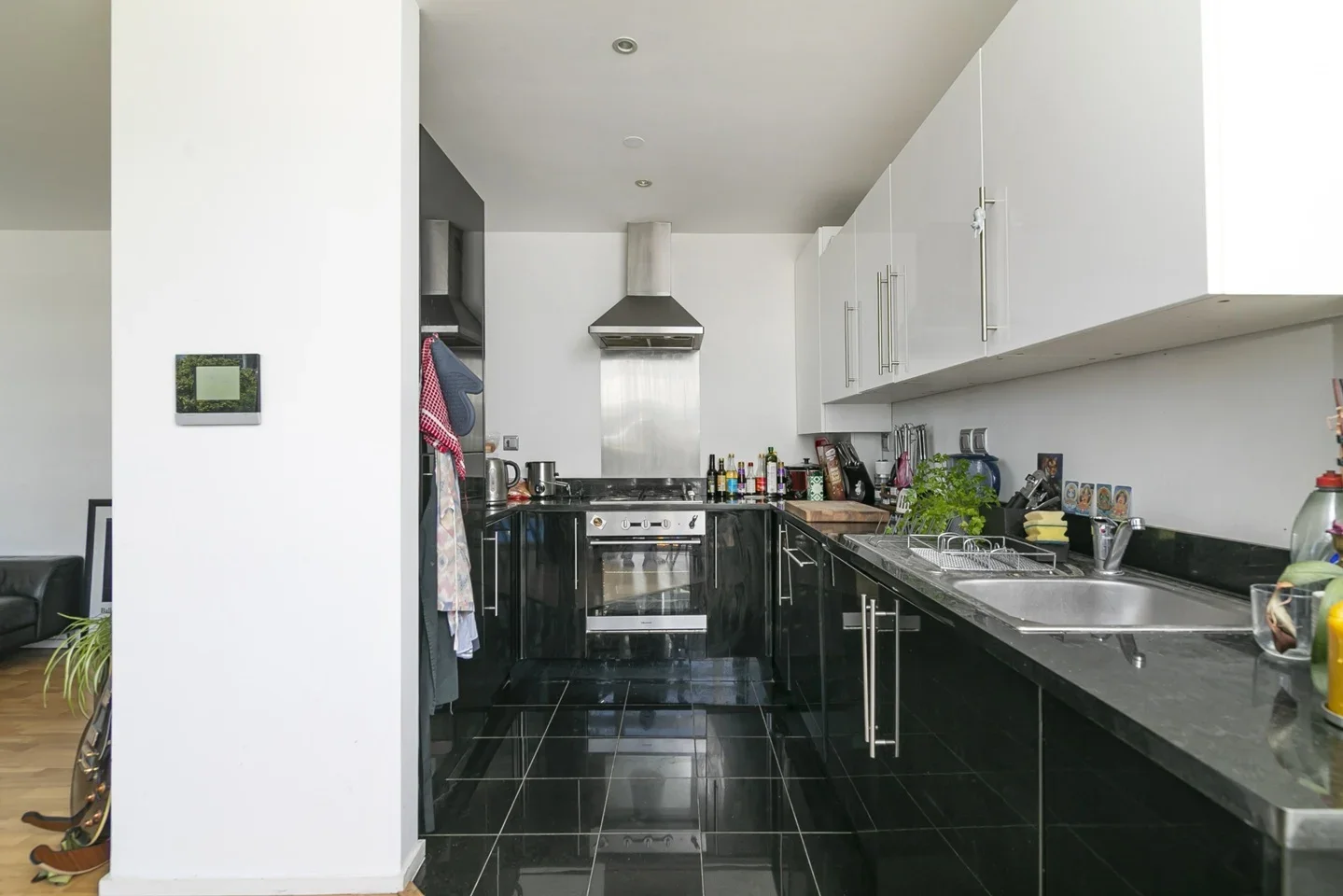 Flat Headlam Street in Greater London