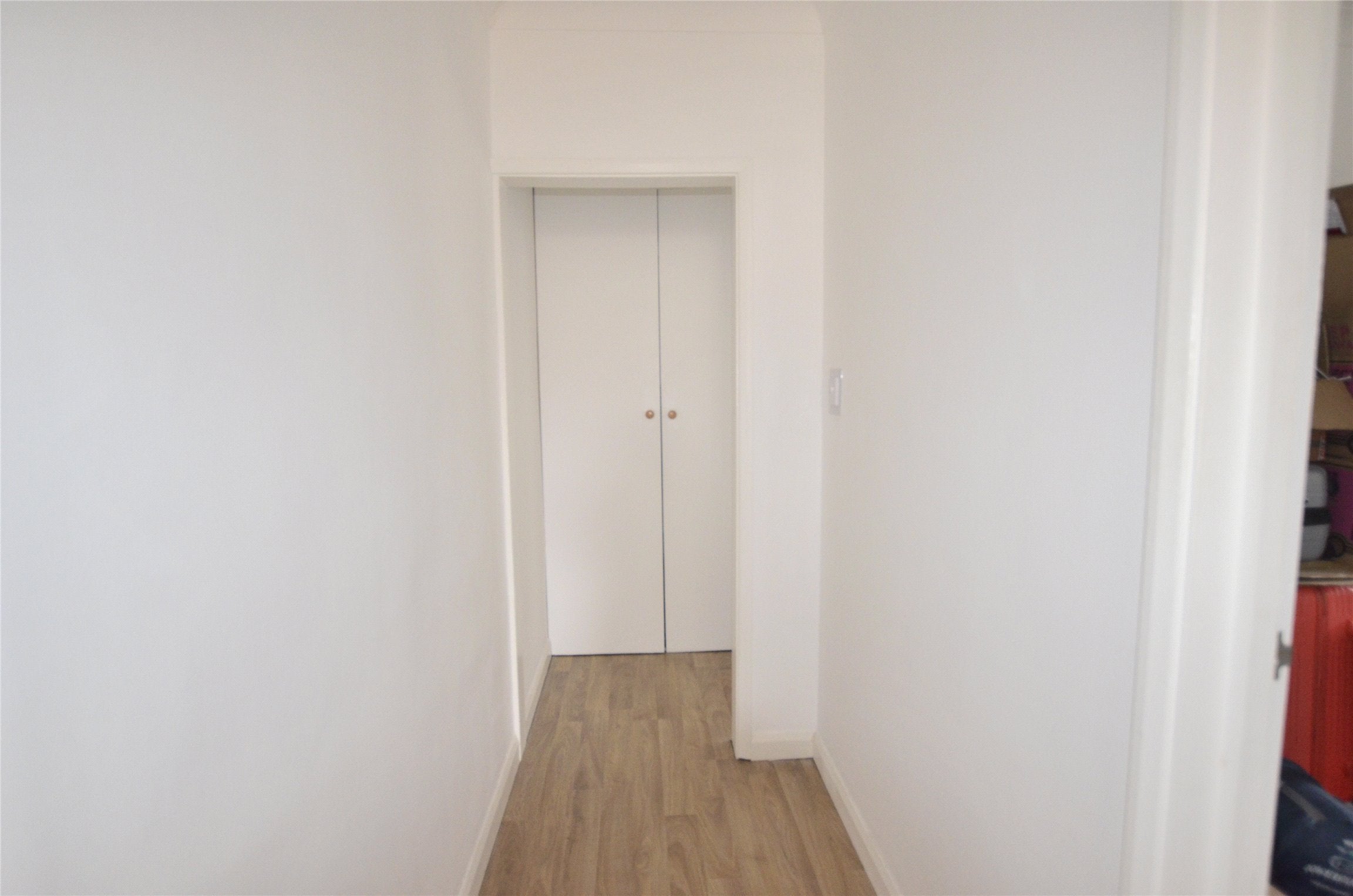Flat Gander Green Lane in Greater London