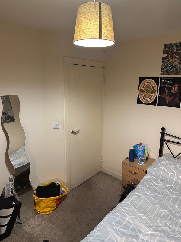 Room Chevassut Street in Manchester