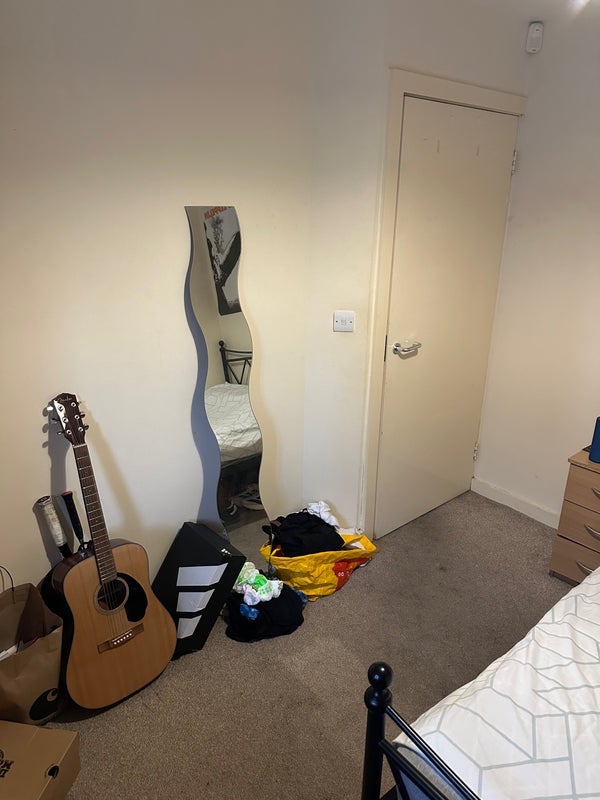 Room Chevassut Street in Manchester