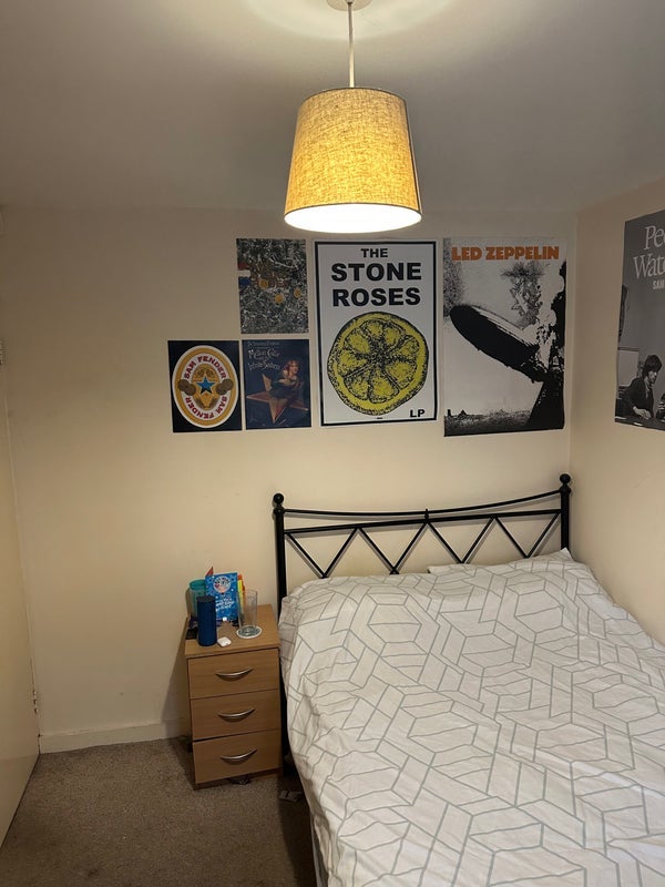 Room Chevassut Street in Manchester