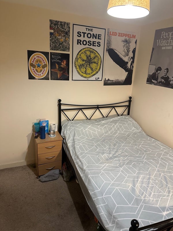 Room Chevassut Street in Manchester