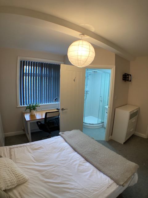 Room Ferngrove East in Bury