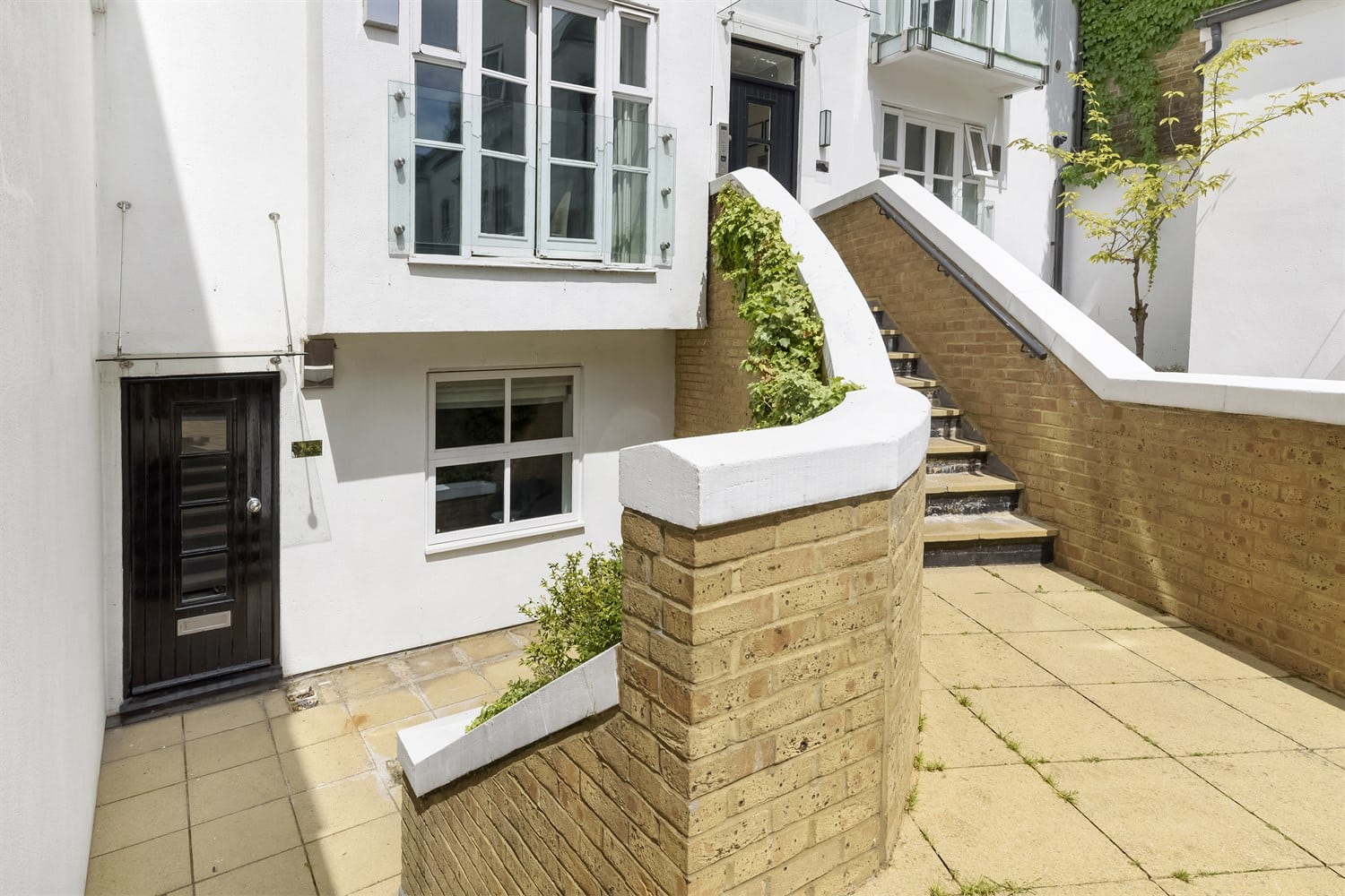 Flat Peony Court in Greater London