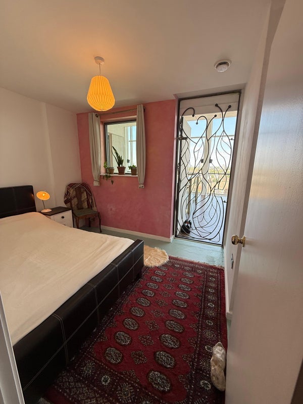 Room Newham Way in Greater London