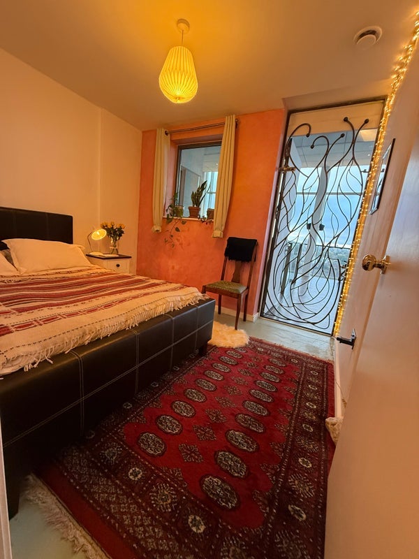 Room Newham Way in Greater London