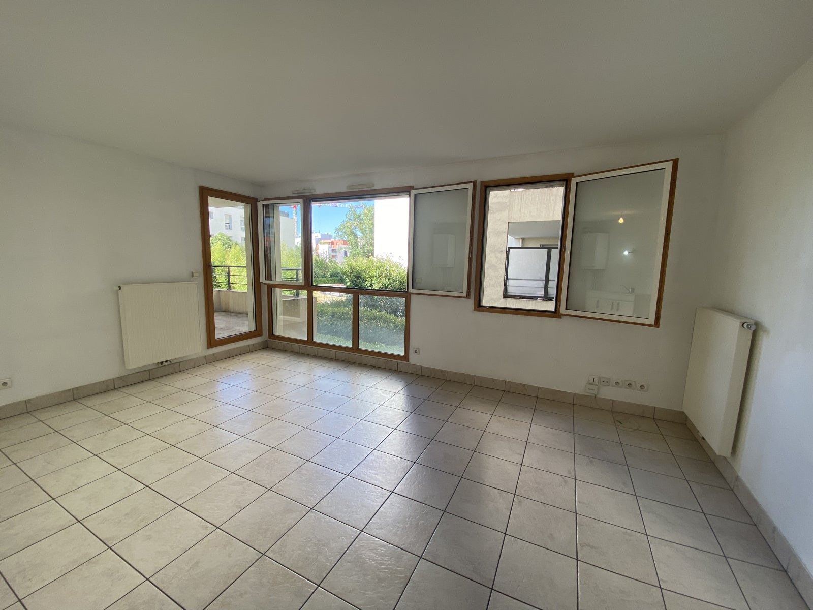 Flat Rue Francis de Pressensé in Villeurbanne