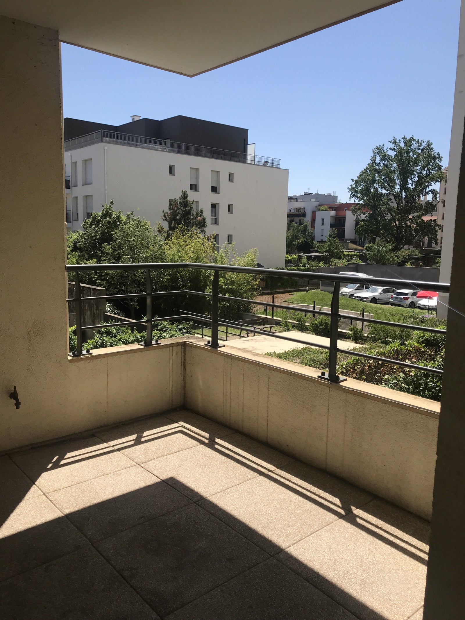 Flat Rue Francis de Pressensé in Villeurbanne