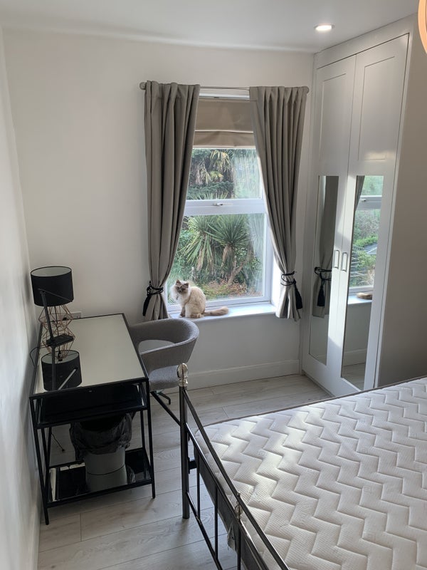 Room Salop Road in Greater London