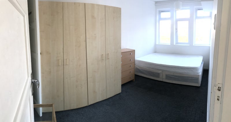 Room Effra Road in Greater London