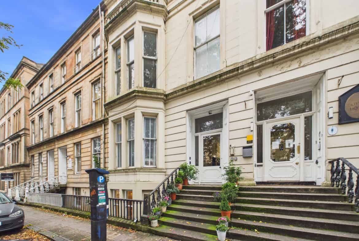 Flat Buckingham Terrace in Glasgow