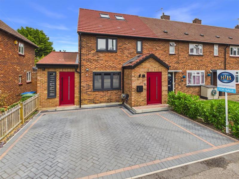 House Cowley Crescent in Elmbridge