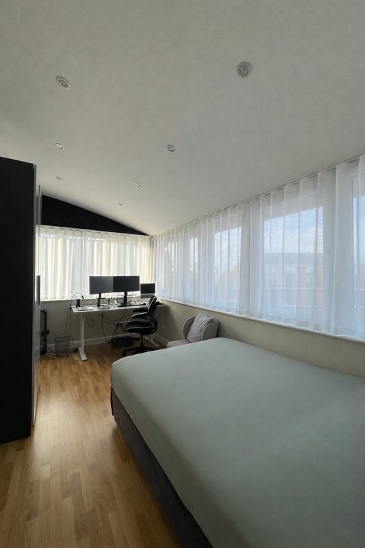 Room Surrey Quays Road in Greater London