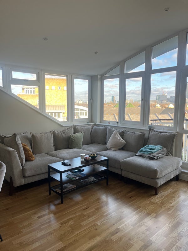 Room Surrey Quays Road in Greater London