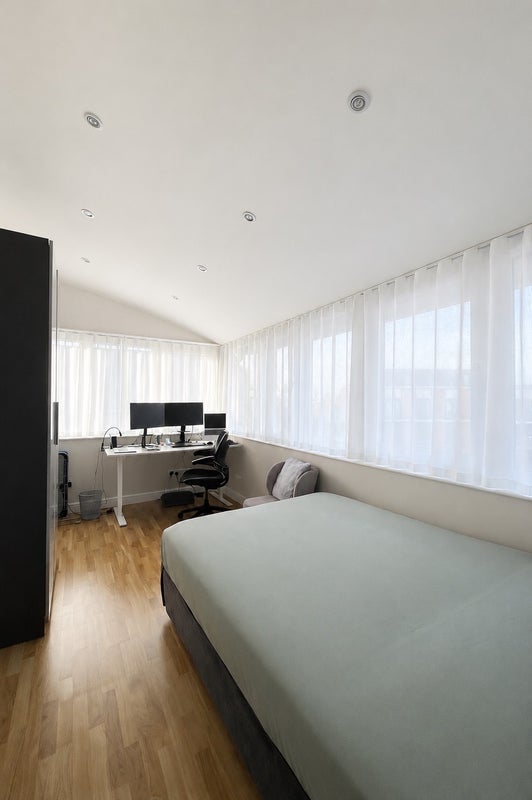 Room Surrey Quays Road in Greater London