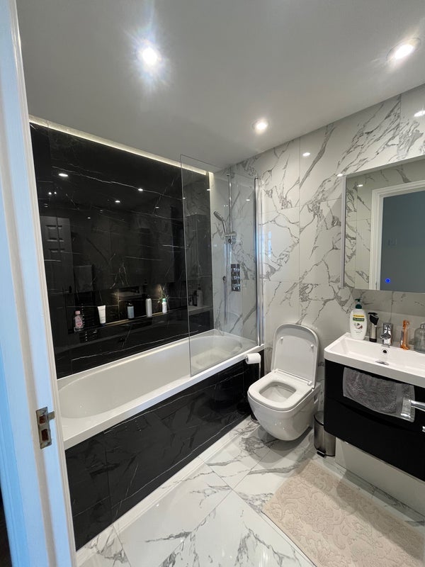 Room Surrey Quays Road in Greater London