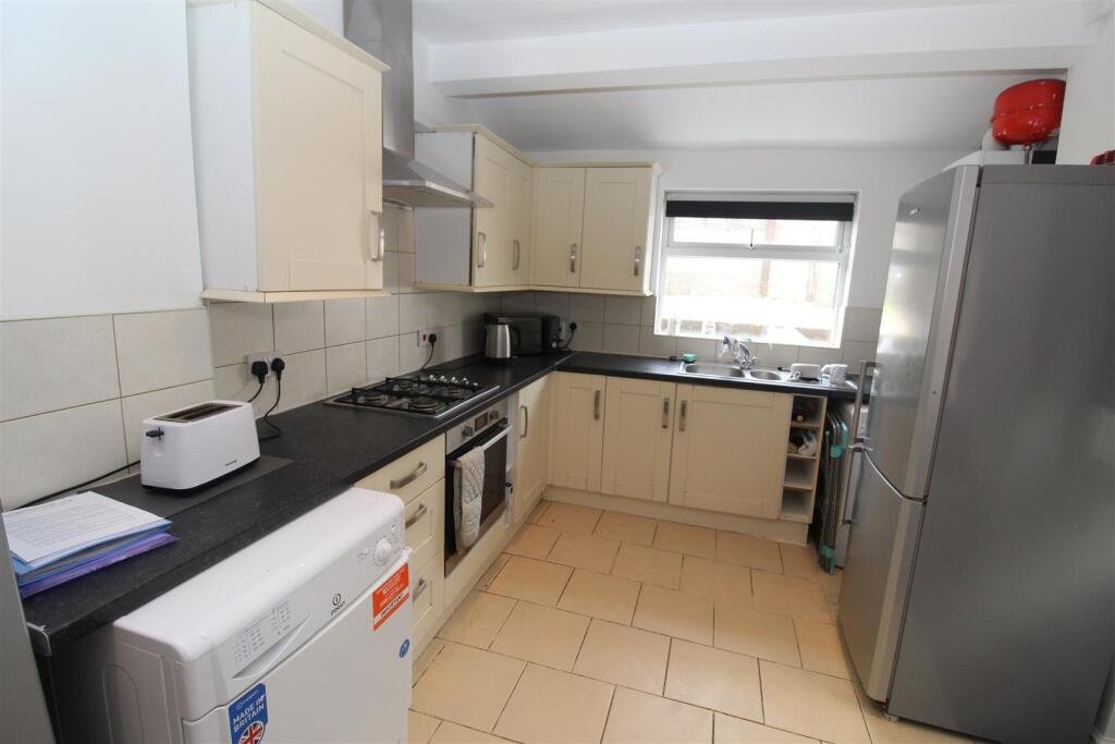 Flat Tewkesbury Street in Cardiff