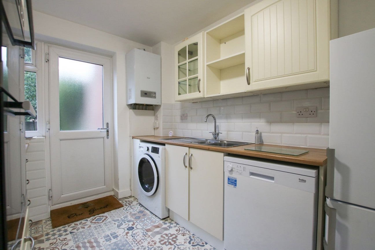 House Blenheim Close in Wokingham