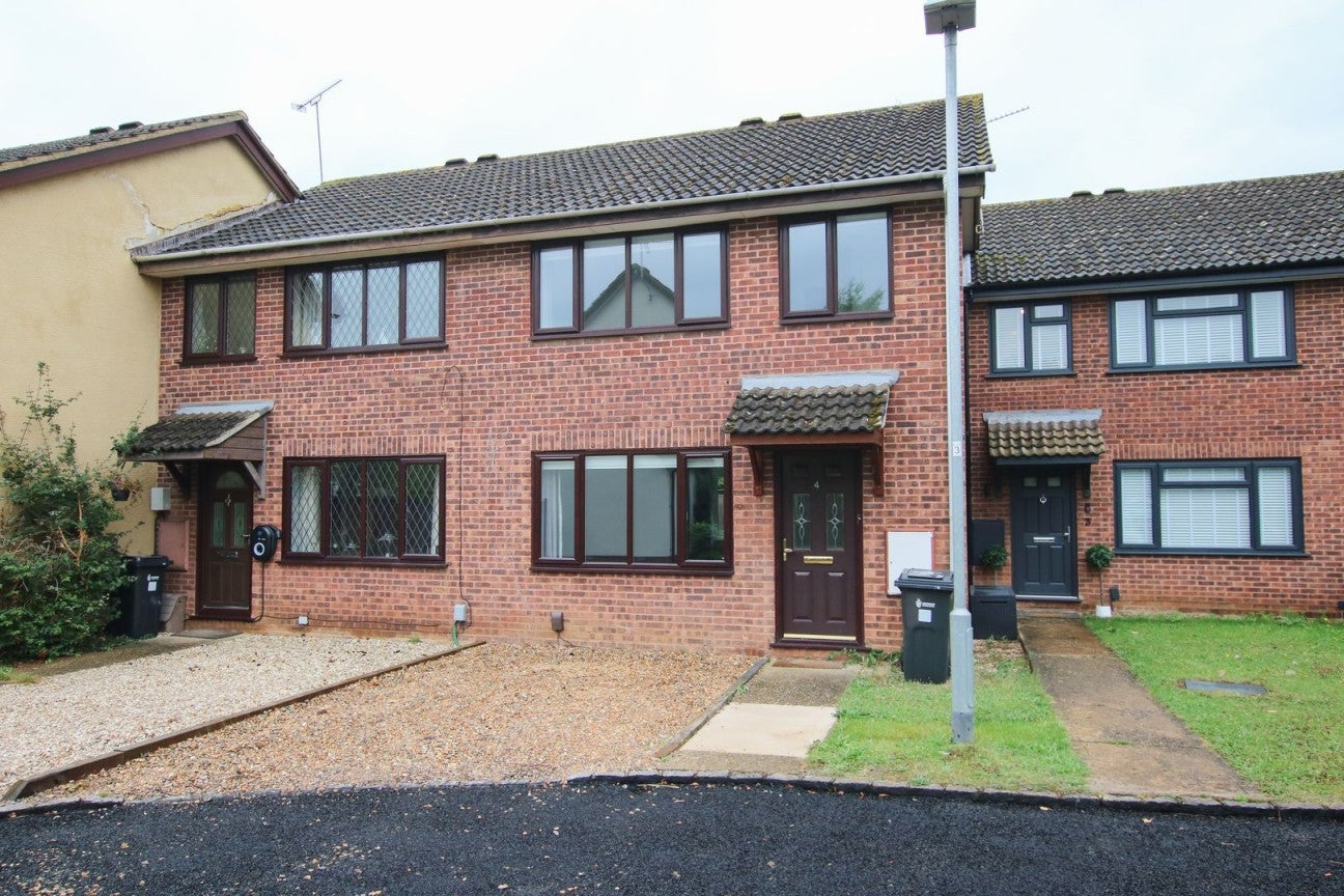 House Blenheim Close in Wokingham