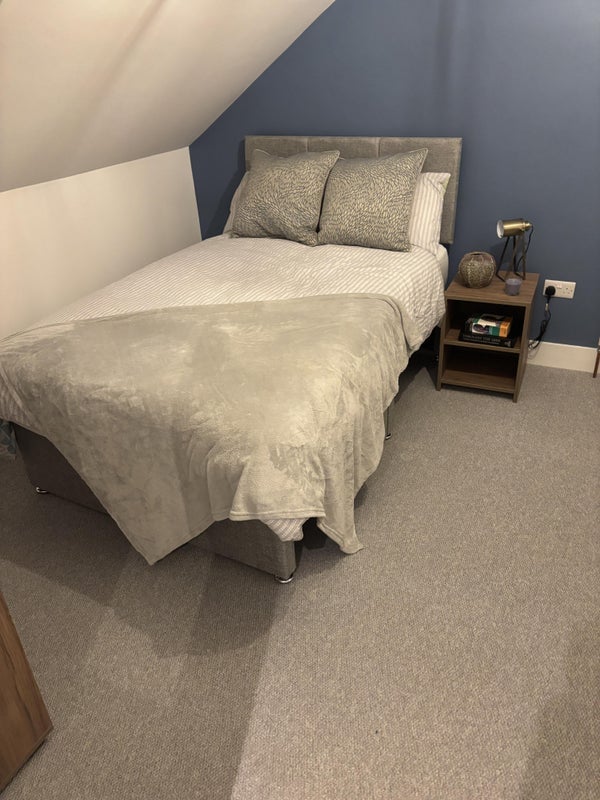 Room Westbury Road in Greater London