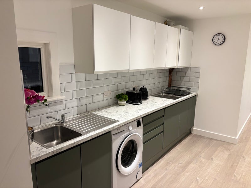 Room Westbury Road in Greater London