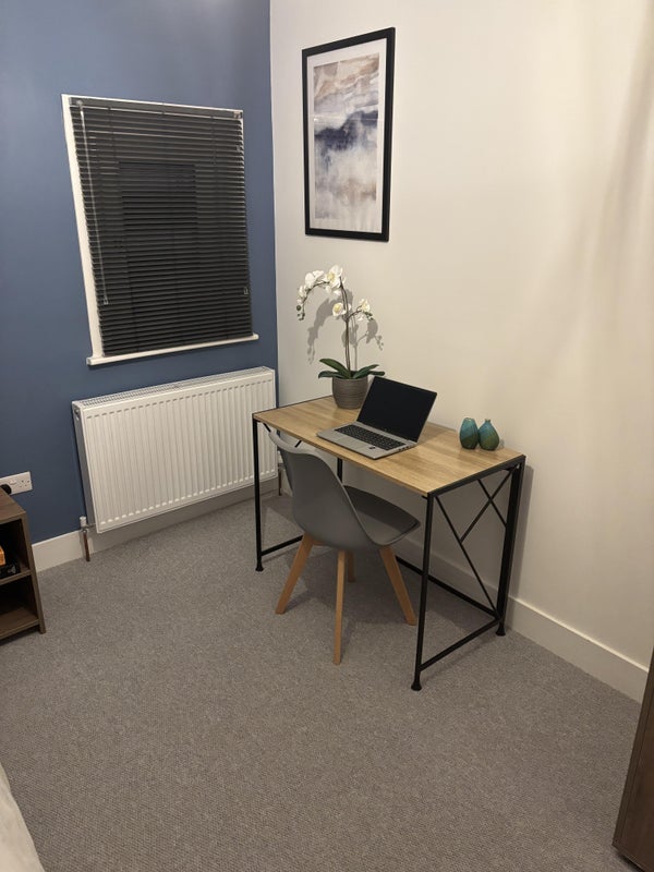 Room Westbury Road in Greater London