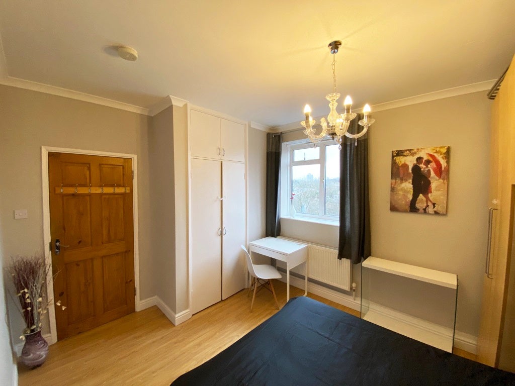 Room St John's Wood Terrace in City of Westminster