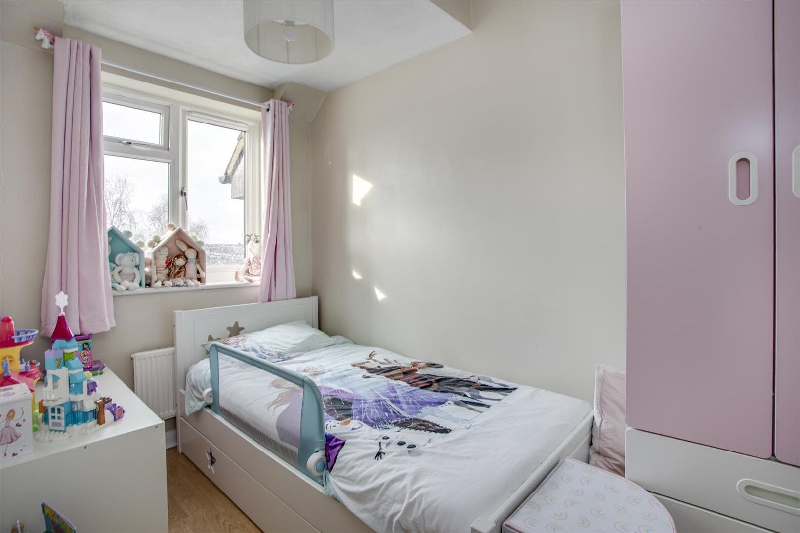 House Mylne Close in High Wycombe