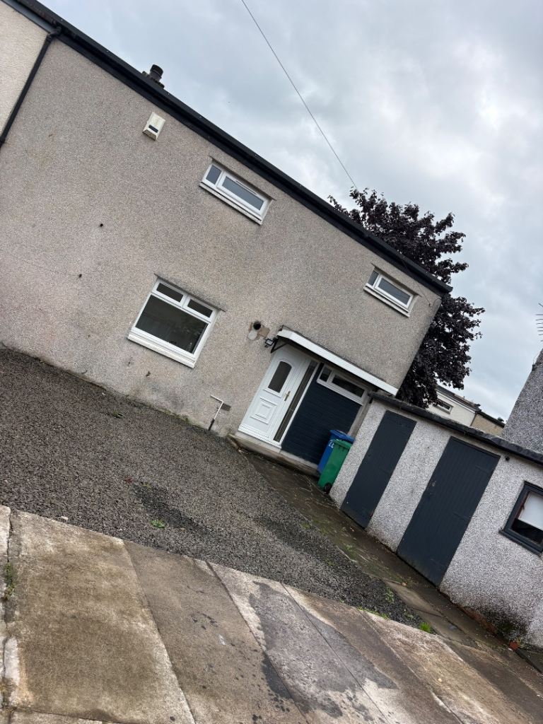 House Denholm Court in Leslie